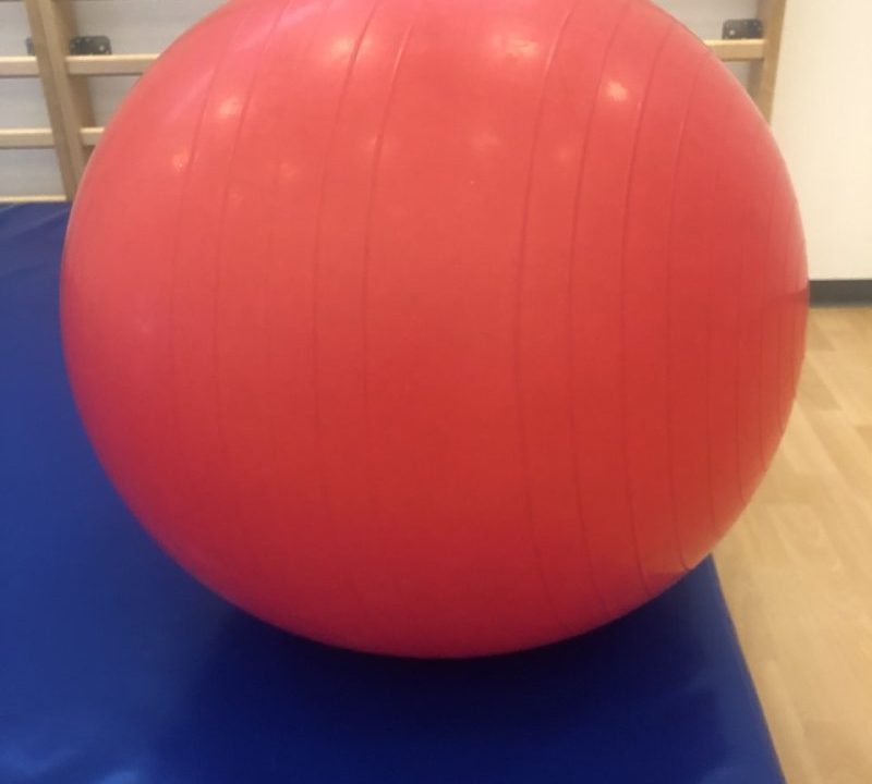 Punainen jumppapallo